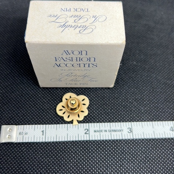 AVON Assorted Pins & Tie Clip - Picture 7 of 7